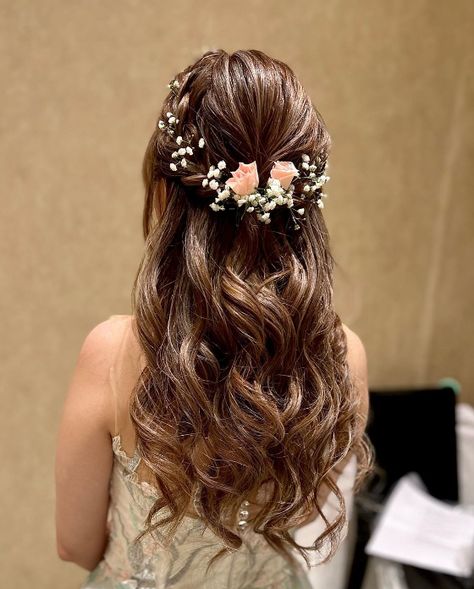 Pretty Wedding Hairstyles Design - davidreed.co Short Open Hairstyles Wedding, Bridesmaid Hair Indian Wedding, Engagement Hairstyles For Gown, Open Hairstyles With Flowers, Hairstyle For Short Hair Wedding Indian, Open Hairstyles For Bride, Engagement Hairstyles For Bride, Engagement Hairstyles With Gown, Bridal Open Hairstyles