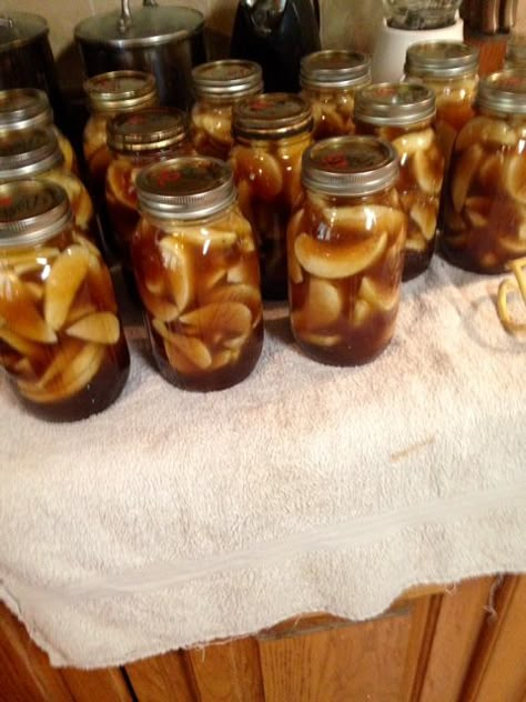 Canning Apple Crisp Filling, Apple Recipes For Canning, Pear Pie Filling, Caramel Apple Pie Filling, Canning Apple Pie Filling, Freezing Recipes, Canning Corn, Making Jelly, Canning Apples