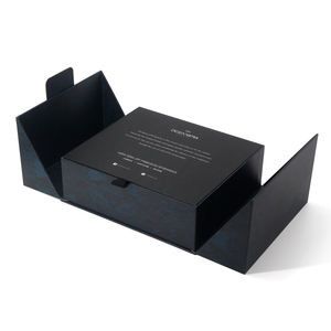 Luxury Packaging Jewelry, Black Box Packaging Design, Luxury Jewelry Packaging Boxes, Box Bag Packaging, Beauty Branding Design, Luxury Box Design, Luxury Box Packaging, Luxury Packaging Design, Door Gift