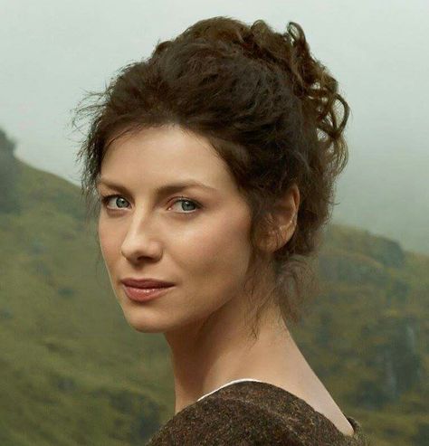 Outlander: Claire Caitriona Balfe Outlander, Claire Outlander, Catriona Balfe, Claire Randall, Outlander Costumes, Toni Stark, Outlander Claire, Outlander Quotes, Outlander Season 1