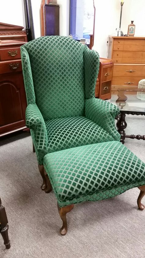 Beautiful velvet diamond pattern emerald green wing back chair and ottoman Modern Wingback Chair And Ottoman, Green Velvet Wingback Chair, Green Leather Wingback Chair, Victorian Wingback Chair, Vintage Wingback Chair, Wing Back Chair, Winged Armchair, Armchair With Ottoman, Green Wing