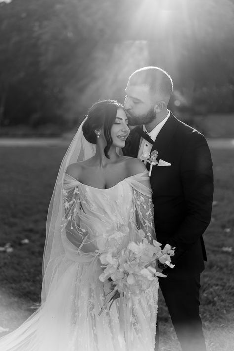 Effortlessly Beautiful and Stress Free Backyard Wedding | Junebug Weddings Backyard Wedding Photography, Leah Da Gloria, Wedding Photo List, Courthouse Wedding Photos, Foto Wedding, Wedding Portrait Poses, Wedding Couple Photos, Wedding Photoshoot Poses, Wedding Details Photography