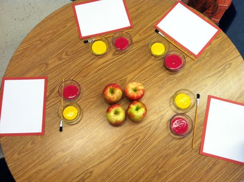 Apple Provocation Rosh Hashana Provocations, Rosh Hashana Activities, Rosh Hashana Crafts Preschool, Fall Provocations, Provocation Ideas, Art Provocations, Apple Kindergarten, Reggio Inspired Classrooms, Apple Activities