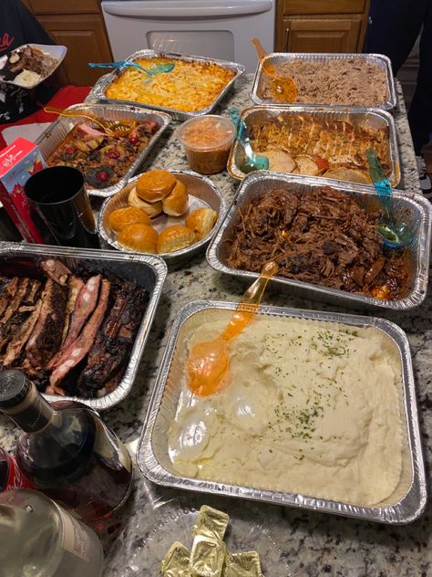 Mexican Family Dinner Aesthetic, Kickback Food Ideas For Adults, Black Family Meals, Thanksgiving Black Families Food, Birthday Party Food Black People, Thanksgiving Checklist Food, Soul Food Catering, Big Family Meals, Food Spread