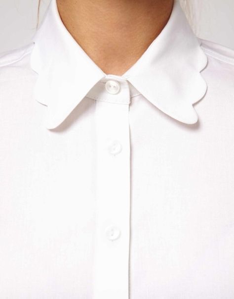 . Detail Couture, Scalloped Collar, Classic White Shirt, White Collared Shirt, Diy Vetement, Clothes Diy, Moda Vintage, Collar Designs, Mode Inspiration