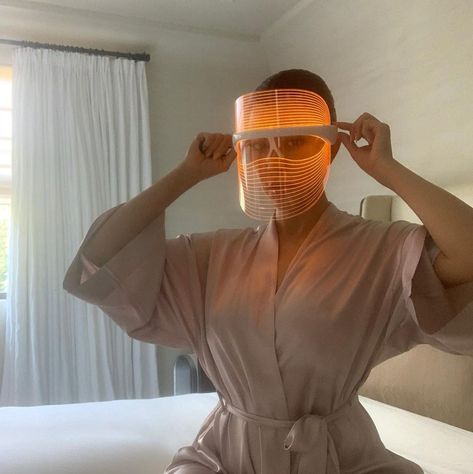 Poosh Kourtney Kardashian, Led Light Facial, Led Light Mask, Led Light Therapy Mask, Light Mask, Light Therapy Mask, Led Face Mask, Led Mask, Beauty Mask