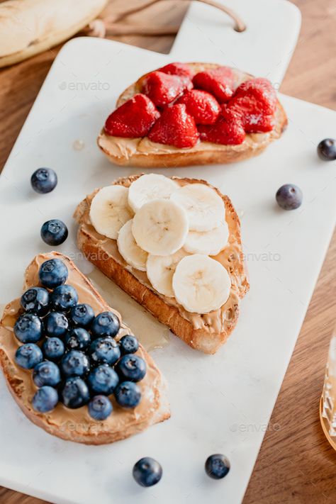 Healthiest Fruits, Peanut Butter Blueberry, Strawberry And Banana, Banana Toast, Best Time To Eat, Eat This Not That, High Protein Breakfast, Time To Eat, Protein Breakfast