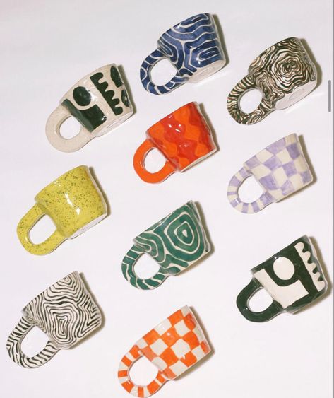 Ceramic Drawing Ideas, Ceramic Pottery Bowl, Ceramic Underglaze Ideas, Cool Pottery Ideas, Ceramic Pottery Art Ideas, Underglaze Painting On Pottery, Underglaze Ceramics, Underglaze Pottery, Pottery Underglaze