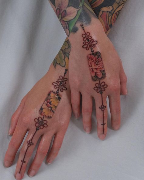 Korean Tattoo, La Tattoo, Korean Tattoos, Finger Tats, Ginkgo Leaves, Female Tattoo Artists, Peonies Tattoo, Female Tattoo, Korean Artist