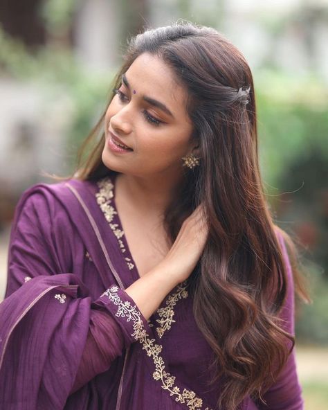 Our favourite photo of Keerthy Suresh Anarkali Hairstyles Long Hair, Anarkali Suit Hairstyle, Chudithar Hairstyle, Anarkali Dress Hairstyles, Hairstyle For Anarkali Dress, Hairstyles For Anarkali Dress, Hairstyles With Suits Indian, Hairstyle With Suit, Hair Style On Saree