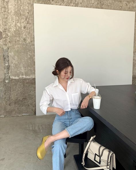 Polo Shirt Outfit Korean, Polo Blouse Outfit Korean, Korean White Polo Outfit, Oversized Polo Outfit Women Korean, White Button Up Shirt Outfit Korean, Korean Casual Outfits, Korean Girl Fashion, Casual Day Outfits, Classy Work Outfits