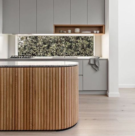 KYLIE TYRRELL on Instagram: “Terrazzo bench top and curved timber island 🤩 #amazing this is a beautiful neutral kitchen that has the WOW factor 🙌🏻 I’m in love with the…” Fluted Kitchen, Terrazzo Countertop, No Upper Cabinets, Curved Kitchen Island, Curved Kitchen, Modern Kitchen Island, Kitchen Design Trends, Smart Kitchen, Kitchen Trends