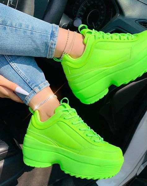 Shoes/boots/green Felix Stray Kids, Chunky Sneakers, Shoe Lover, Cute Fashion, Air Max Sneakers, Puma Sneaker, Nike Air Max, Sneakers Nike, Neon