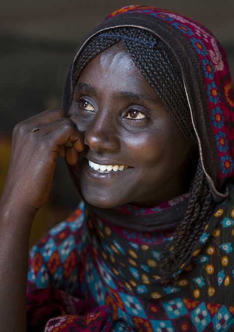 Afar Tribe Woman, Assaita, Afar Regional State, Ethiopia | © Eric Lafforgue Afar Women, Afar Tribe, Africa Portrait, Ethiopian Hair, Ethiopian Tribes, Hair Plait, Outdoors Women, Ethnic Diversity, Eric Lafforgue