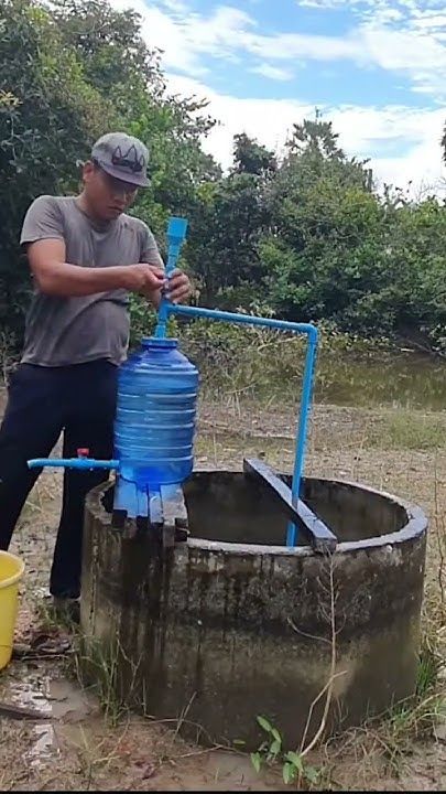 He make auto motion water pump without electricity #diy #water #freeener... Diy Water Pump, Ram Pump, Water Pump System, Free Energy Generator, Electric Water Pump, Diy Water, Energy System, Off The Grid, Water Pump