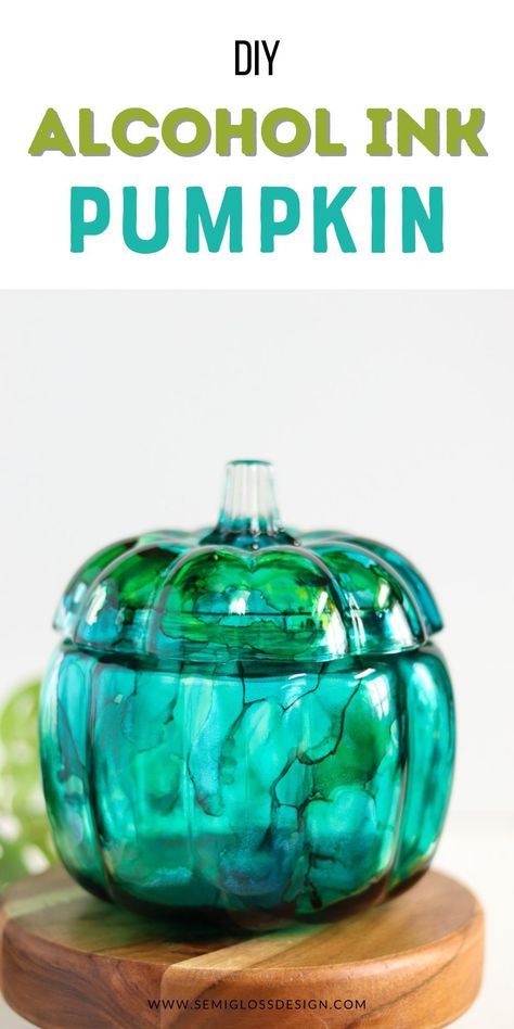 Decorate for Halloween with an easy to make DIY alcohol ink pumpkin. Turn a glass pumpkin jar into a colorful accent for your home. Painting Upcycle, Glass Pumpkin Jar, Diy Alcohol Ink, Halloween Alcohol, Store Painting, Diy Alcohol, Pumpkin For Halloween, Alcohol Ink Glass, Decorate For Halloween