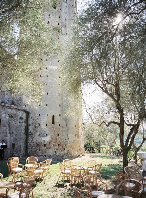 We vote this venue most gorgeous. Alfresco Wedding, Grecian Wedding, Plain Dresses, Wedding Venue Decor, Medieval Wedding, Umbria Italy, Wedding Styled Shoot, Wedding Festivities, European Wedding