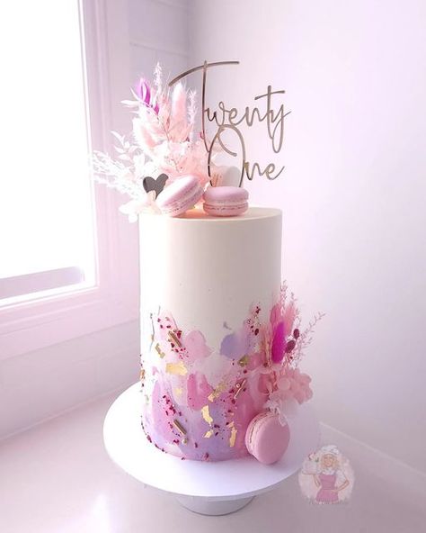 21st Birthday Cake Ideas, Craving Cake, Raspberry And White Chocolate, Purple Cakes Birthday, White Birthday Cakes, Lavender Cake, 21st Birthday Cakes, Freeze Dried Raspberries, Elegant Birthday Cakes