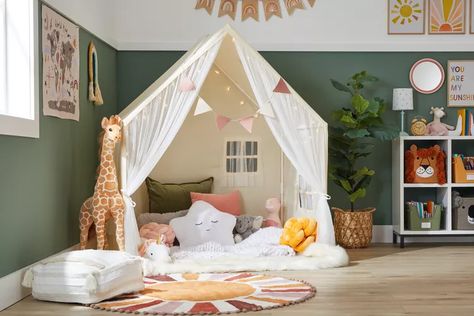 18 DIY Play Tents and Forts That'll Capture Kids' Hearts Canopy Play Area, Play Tent Decorating Ideas, Kids Play Tent Diy, Diy Play Tent, Play Tent Diy, Bedroom Fort, Tent Kids Room, Diy Kids Tent, Baby Tent