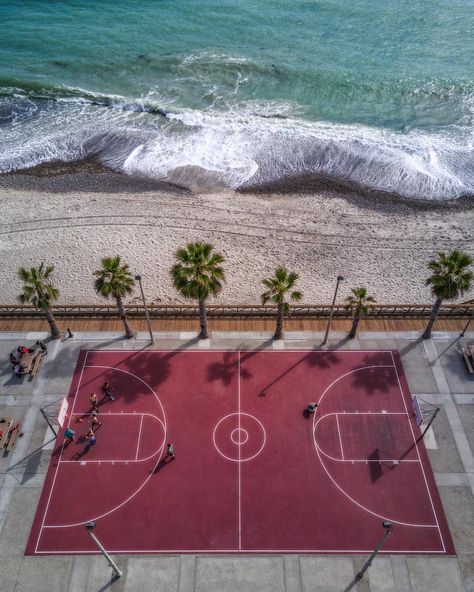 Beach Basketball Playground Seaside Beach Basketball, Vertical Jump Training, Basketball Tricks, Basket Nba, Street Basketball, Bola Basket, Basketball Tips, Basketball Workouts, Basketball Is Life