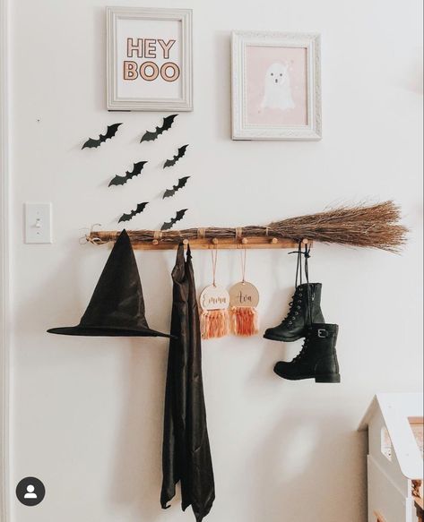 Whimsigoth Fall Decor, Hocus Pocus Room Ideas, Halloween Kitchen Decor Above Cabinets, Black Twigs Halloween, Halloween Decorations On Stairs, Aesthetic Halloween Decorations Outdoor, Cute Halloween Fall Decor, Diy Witch Boots Decor, Halloween Decorations Stairs