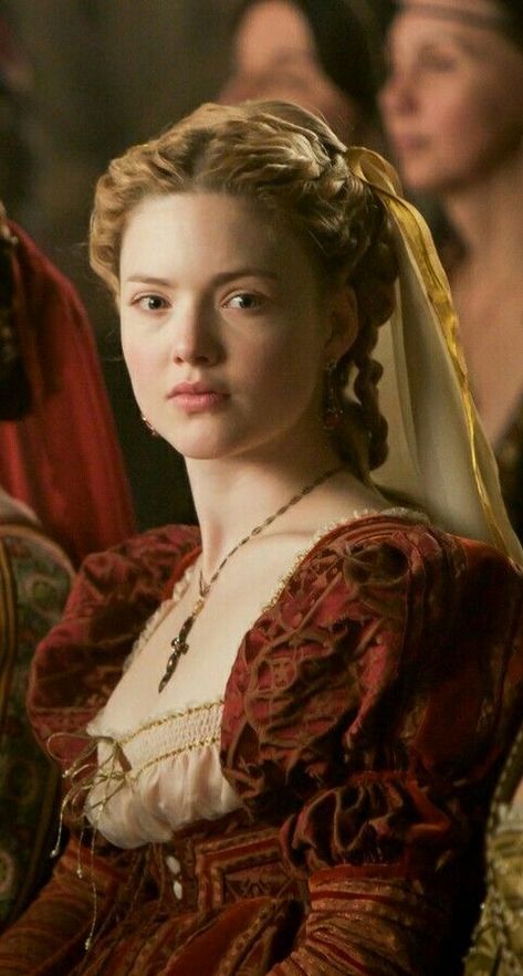 Holiday Grainger The Borgias, Holiday Granger, Holliday Granger, Borgias Costumes, Daena Targaryen, Holliday Grainger, Lucrezia Borgia, Medieval Woman, The Borgias