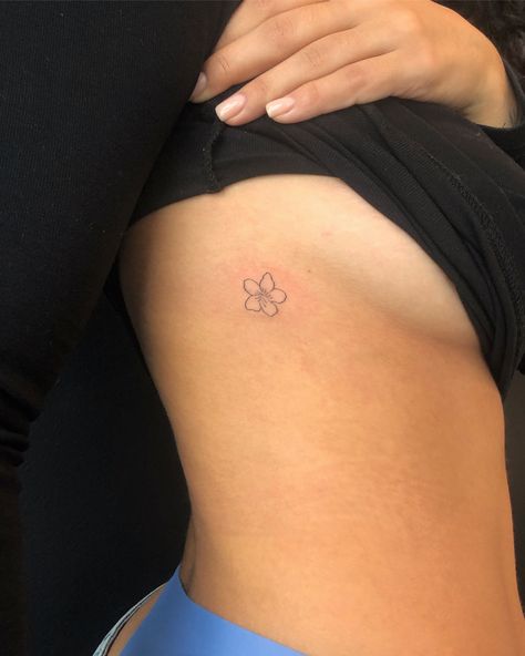 #petittatouage #minimalisttattoo #petitstatouages #tatouagefin #tatouagefinesse #tatouagefille #tatouagefemme #tatouagefeminin #tatouageminimaliste #tatouagefrance #tatouageparis #tattoo #tatouagepoignet #tatouagecheville  #tatouagefrance #tattooparis #tatouage #tatouageecriture #inkedgirls #girlswithtattoos #tatouages #petittatouageparis Tiny Fine Line Tattoo Placement, Holiday Small Tattoos, Small Tattoo Best Friends, Inconspicuous Tattoo Placement, Fine Line Meaningful Tattoos, Tattoo Cotes, Female Tattoo Placement Ideas, Small Tattoo Spots, Fine Line Tattoos Women