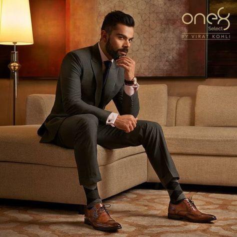 VIRAT KHOLI WORLD MOST FAMOUS CRICKETER Virat Kohli In Suit, Virat Kohli Outfits, Virat Kohli Fashion, Fashion Outfits Europe, Nawabi Style Men, Royal Tuxedo, Suit Portrait, Virat Anushka, Men Fashion Outfits