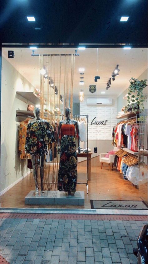 Small Clothes Shop Design Ideas, Cloth Shop Interior Design Retail, Small Clothing Store Interior Shops, Small Boutique Ideas Clothing Store Displays, Small Botique Interiors Ideas, Cloth Shop Interior Design, Small Clothing Store Interior, Small Boutique Ideas, Small Boutique Interior Design