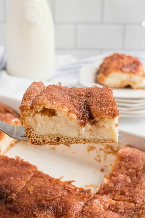 Sopapilla Cheesecake (Easy Recipe) Sopapilla Cake Recipe, Sopapilla Cake, Sopapilla Cheesecake Recipe, Baking Cupboard, Sopapilla Cheesecake Bars, Sopapilla Cheesecake, Cream Cheese Crescent Rolls, Shugary Sweets, Cheesecake Bar Recipes