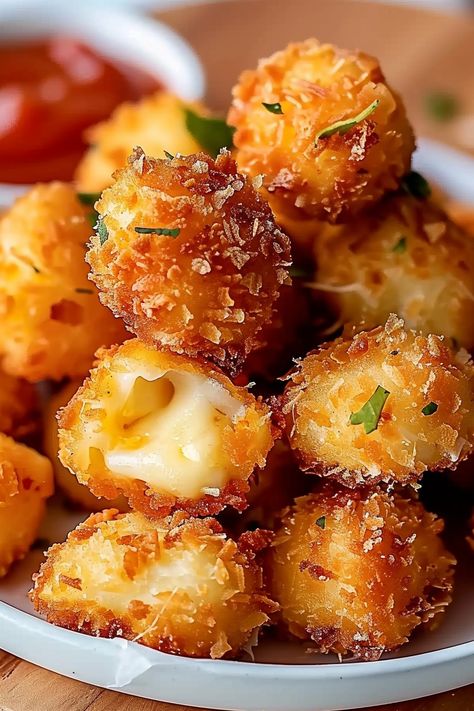 Christmas Cooking Savoury, Finger Food Ideas For Parties Simple, Finger Sandwiches Party, Savory Finger Foods, Cheese Fingers, Fried Cheese Bites, Preppy Food, Party Entrees, Fried Cheese