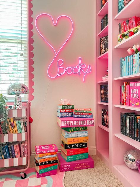 Pink Bookshelf, At Home Library, Pink Bookshelves, Cute Bookshelves, Bookshelf Aesthetic, Bookshelf Inspiration, Hangout Room, Glamourous Bedroom, Girly Apartments