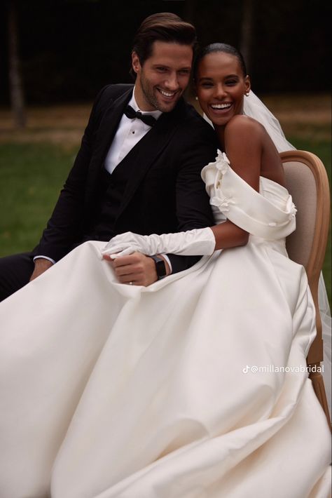 Interacial Wedding Aesthetic, Bwwm Wedding Pictures, Interacial Marriage, Mixed Couples Wedding, Interacial Couples Bwwm, Bwwm Weddings, Interracial Couple Wedding, Biracial Couples, Rich Couple