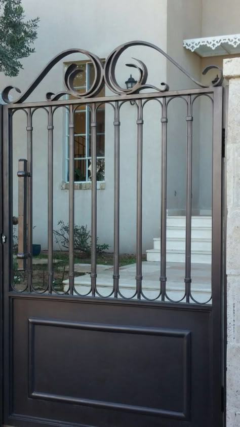 Wrought Iron Gate Designs, Metal Gates Design, Wrought Iron Garden Gates, Wooden Garden Gate, Exterior Door Designs, Metal Garden Gates, Iron Garden Gates, Garden Gate Design, Iron Door Design