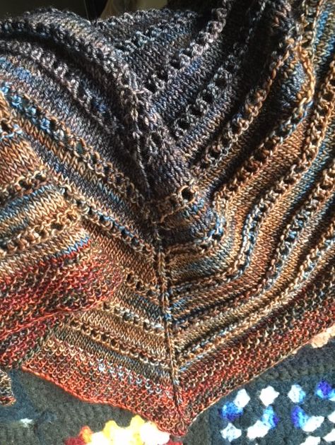 Triangle Shawl Knitting Patterns, Free Knit Shawl Patterns, Prayer Shawl Patterns, Ravelry Knitting, Knitting Patterns Free Scarf, Knitted Shawl, Triangle Shawl, Lace Knitting Patterns, Triangle Shawls