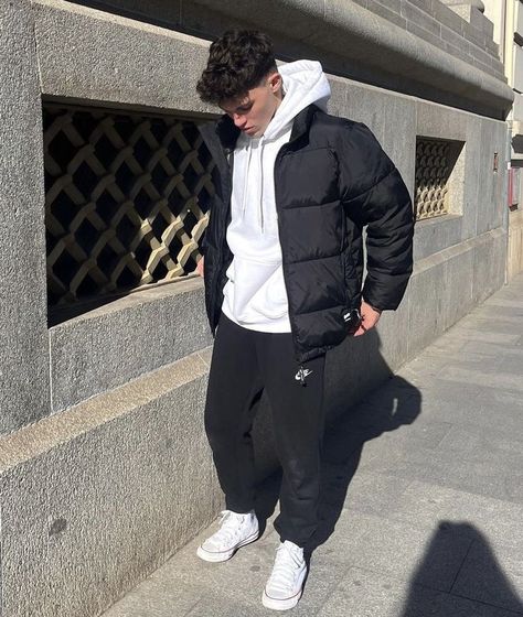 Black Down Jacket Outfit, Street Styles 2023, Jeans Hoodie Outfit, White Hoodie Outfit Men, Down Jacket Outfit, Outfit Ideas Hoodie, How To Style Hoodies, Hoodie Outfit Ideas, Puffer Jacket Outfit Men