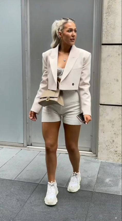 Cream Cropped Blazer Outfit, Blazer And Bralette Outfit, White Cropped Blazer Outfit, Outfits With White Air Forces, Miami Outfit Ideas, Vacations Outfits, Crop Blazer Outfit, Cropped Blazer Outfit, Miami Bachelorette