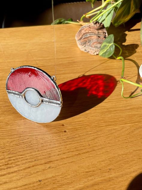 Stained Glass Gifts For Men, Sunboard Design, Easy Stained Glass Patterns For Beginners, Stained Glass Anime, Small Stained Glass Ideas, Pokemon Stained Glass Patterns, Stained Glass Basketball, Pokemon Stained Glass Art, Stained Glass Video Games