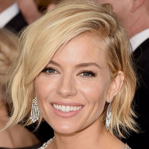 New Celeb Hair Trend: 9 Short Hairstyles from the Red Carpet French Bob Before And After, Long To Short Hair, French Classroom, Short Hair Tutorial, Color Your Hair, Super Long Hair, Mid Length Hair, Short Haircut, Hair Color Dark