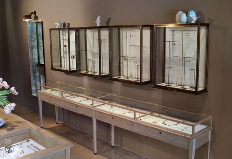 » August jewelry, Los Angeles – California Jewelry Display Cases, Jewelry Wall Display, Deco Spa, Jewelry Table Display, Jewelry Shop Display, Jewelry Store Displays, Jewelry Store Interior, Commercial Display, Glass Cabinets