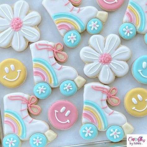 Rollerskate Cookies Decorated, Skate Party Cake Ideas, Roller Skate Birthday Cookies, Roller Skates Birthday Party, Roller Skate Cookies, Roller Skating Birthday Party Ideas, Preppy Cookies, Skating Birthday Party Ideas, Rollerskating Party