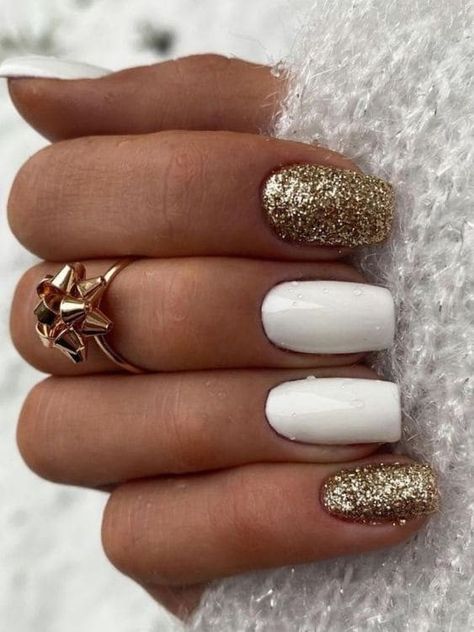 White Gold Nail Art, Pretty Winter Nails Classy, 23 Nails, Gold Tutorial, New Year's Eve Nails, Gold Gel Nails, White Nails With Gold, Glitter Gradient Nails, Purple Ombre Nails