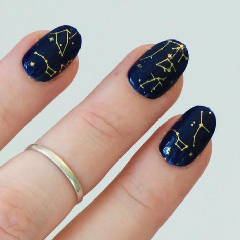 Tattoos Constellation, Starry Night Nails, Constellation Nail Art, Night Nails, Nail Tattoos, Nail Decals Diy, Waterslide Nail Decals, Star Nail, Star Nail Art