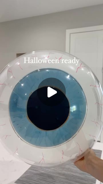 Halloween Balloon Decorations, Balloon Tips, Balloon Lanterns, Halloween Balloon, Spooky Eyes, Diy Balloon, Balloon Diy, Balloon Art, Halloween Props