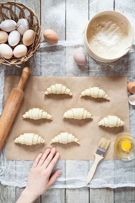 Homemade Crescent Rolls, Amazing Food Photography, Food Photography Dessert, Food Flatlay, Baking Photography, Food Photography Ideas, Food Art Photography, Food Photoshoot, Dessert Photography