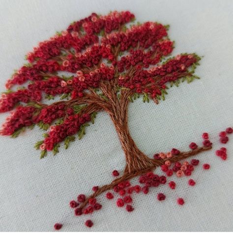 Tree Hand Embroidery, Red Flower Embroidery, Diy Embroidery Flowers, Bordados Tambour, Sulaman Pita, Embroidery Hoop Art Diy, Basic Hand Embroidery Stitches, Simple Hand Embroidery Patterns, Ribbon Embroidery Tutorial