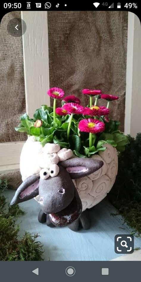 Ceramic Sheep, Planters Diy, Coil Pottery, Frog Decor, Pottery Houses, Ceramic Art Sculpture, Clay Planters, Flower Pot Crafts, Decorated Flower Pots