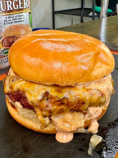 Smoked Cajun Burgers, Smoked Chicken Burgers, Cajun Hamburger Recipes, Cajun Chicken Burger Recipe, Grilled Smash Burgers, Burger Menu Ideas, Bbq Burgers Recipes, Grilled Burgers Recipes, Easy Burger Sliders