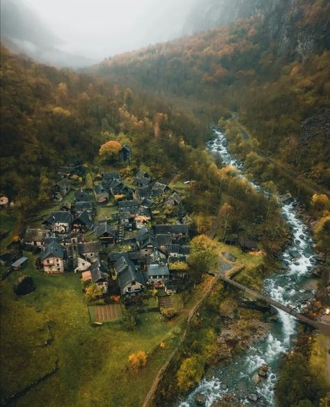 Forest Village, Fantasy Story Ideas, Fantasy Village, Location Inspiration, Mountain Village, Fantasy Story, Fantasy Places, Travel Nature, Medieval Fantasy