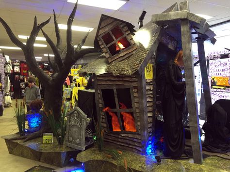 Spirit Halloween 2015 Voodoo Swamp, Spirit Halloween Animatronics, Halloween Store Display, Haunted Swamp, Small Dock, Halloween Movies To Watch, Wooden Shack, Halloween Animatronics, Swamp Tours